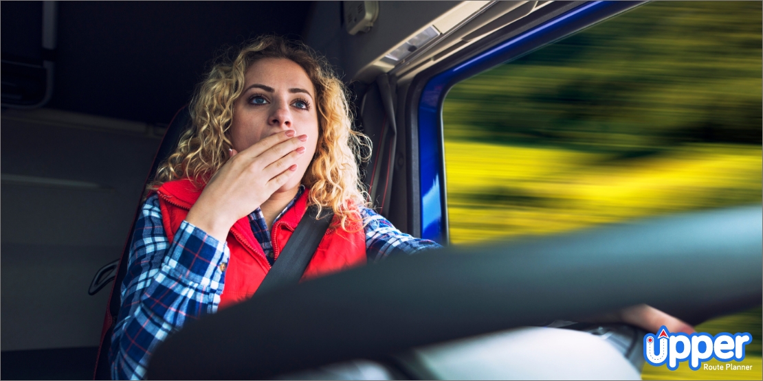 Avoid getting distracted while driving - defensive driving tip for drivers
